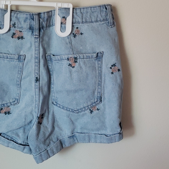 Forever 21 Pants - Denim floral embroidery shorts